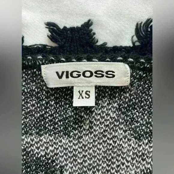 Vigoss Black and White Stars Raw Hem V Neck Sweater XS - Picture 6 of 10